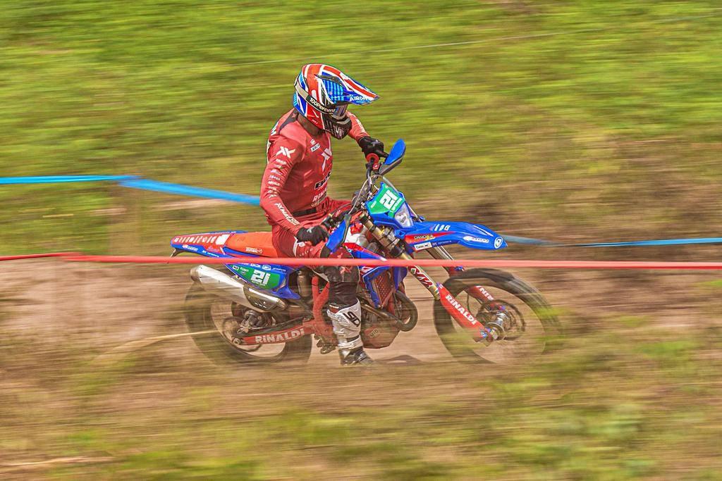 Danilo Sfalsim conquista pódio no Brasileiro de Enduro com segundo lugar na categoria Junior e sexto na Classificação Geral
