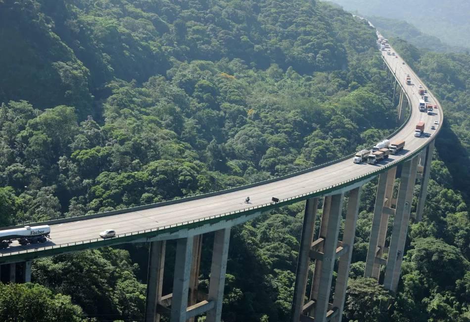 Feriado de Tiradentes deve levar quase 20 milhões de veículos às rodovias concedidas de São Paulo