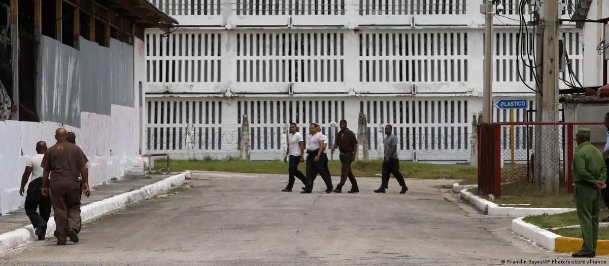 Governo de Cuba anuncia indulto de 2.010 presos