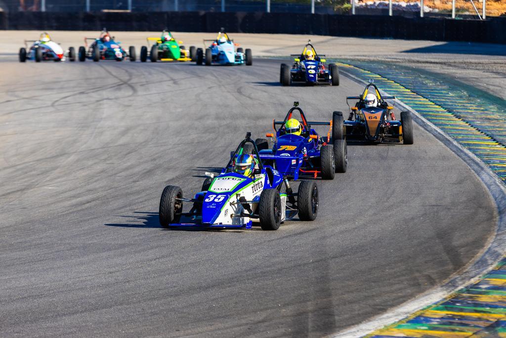 Lélio Assumpção e Arthur Guilherme brilham na 2ª etapa da Fórmula eVolution