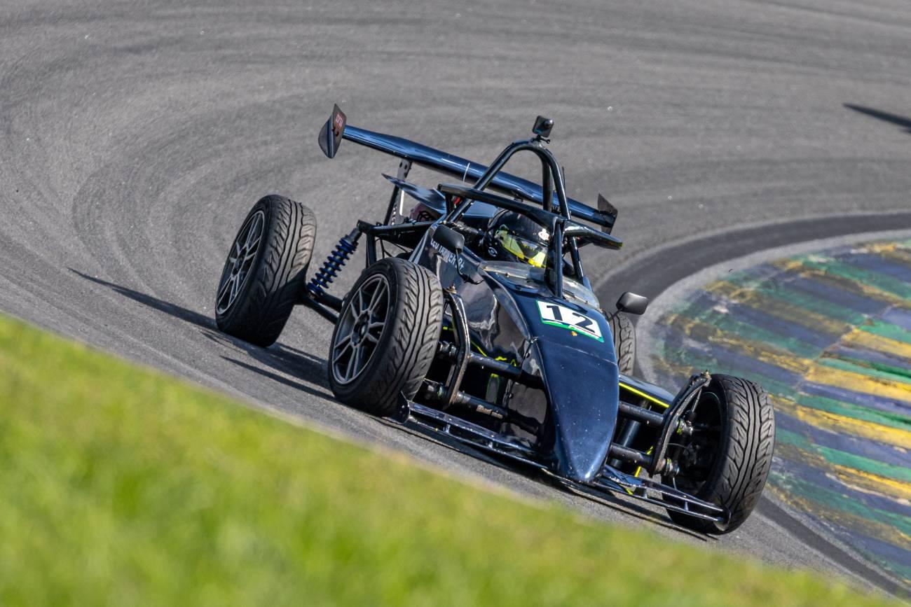 Léo Tafner garante pódio duplo na Light e reforça consistência na 4ª Etapa da Fórmula 1600 em Interlagos