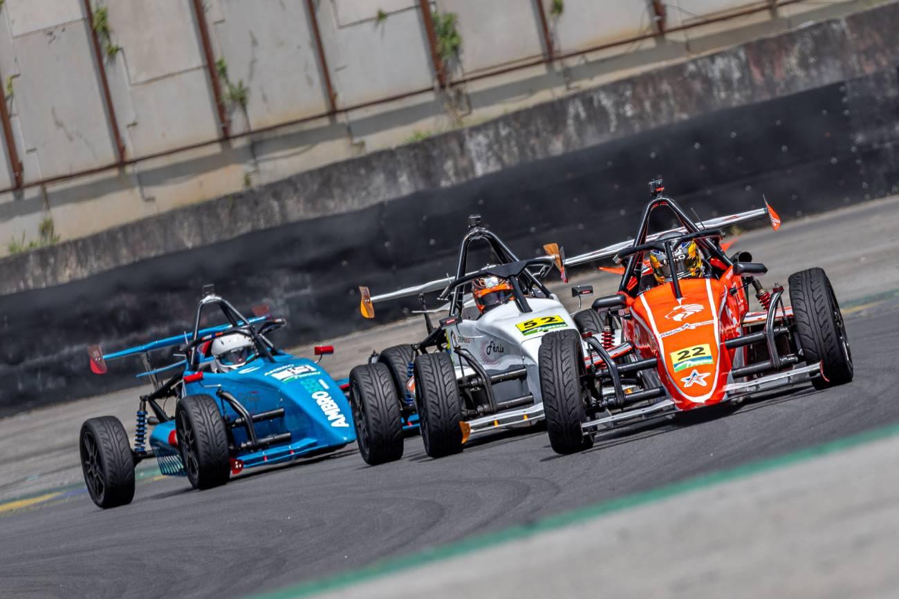 Lucas Monteiro vence na Divisão Super e consolida protagonismo na 4ª Etapa da Fórmula 1600 em Interlagos