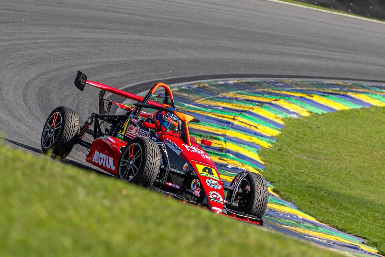 Marcel Fachini vence na estreia da Scuderia Fachini e supera desafios na 4ª etapa da Fórmula 1600 em Interlagos