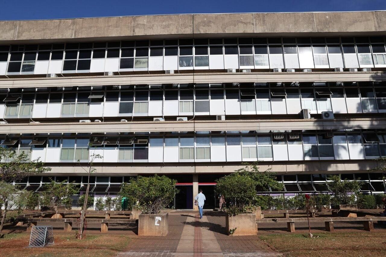 Prazo para participação em edital que prevê instalação de relógios eletrônicos digitais com câmeras de monitoramento vai até 5 de maio