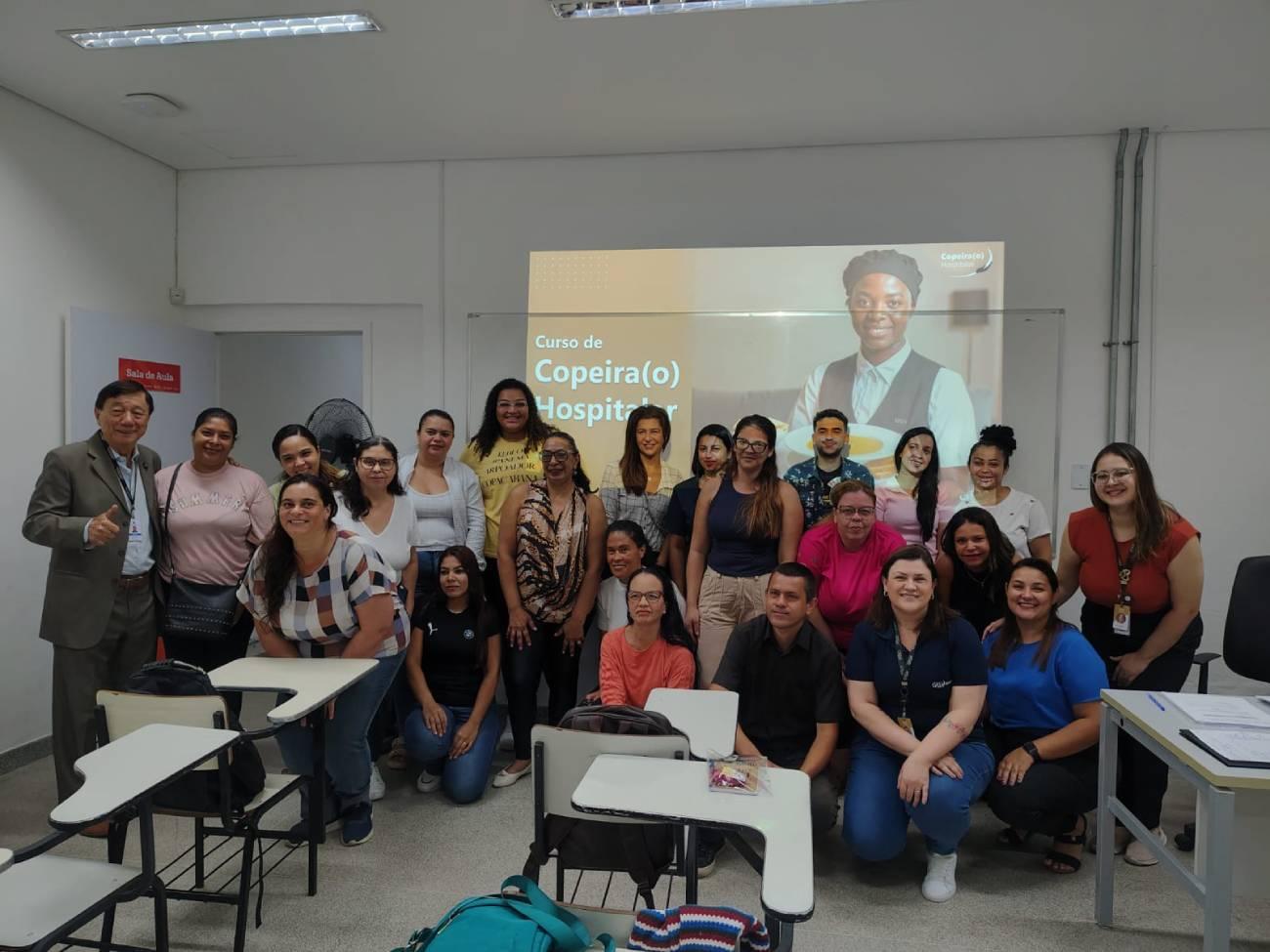 Programas Faculdade Municipal e Conecta Estudante mudam a vida de mãe e filho em São Bernardo