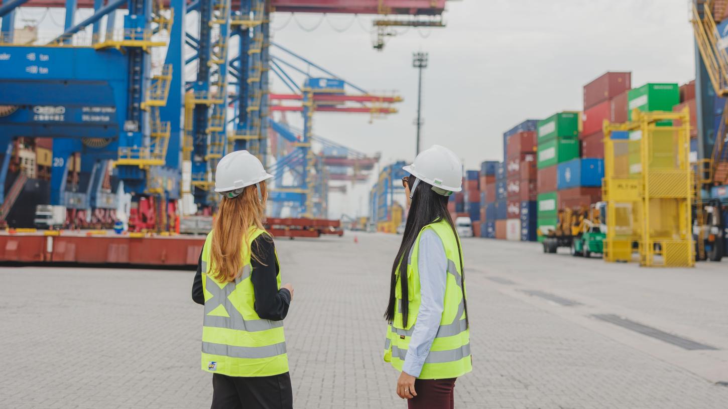 Santos Brasil abre inscrições para o Programa de Trainee 2026, com salário de R$ 14 mil