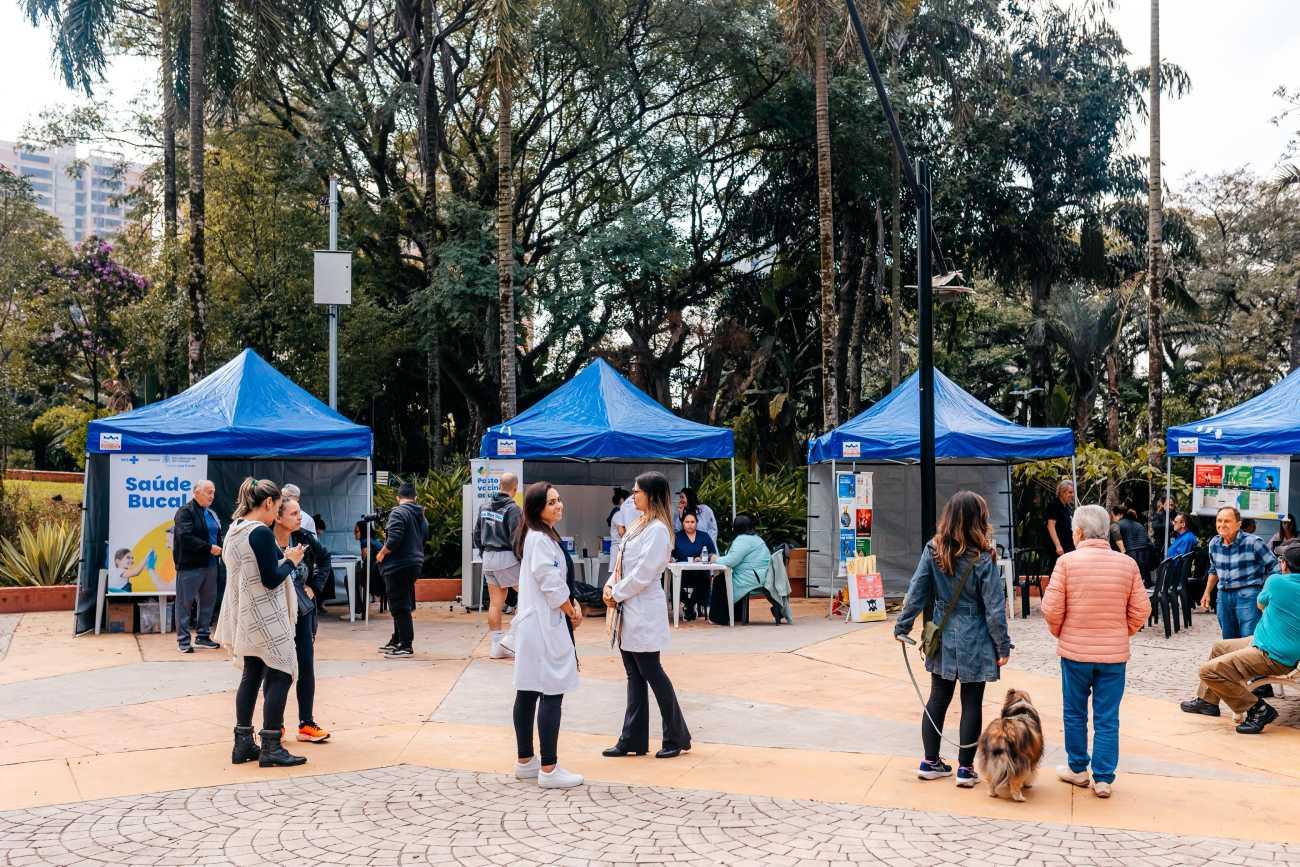 Ação da Caravana da Saúde leva serviços gratuitos para a região central, com vacinação e avaliação bucal