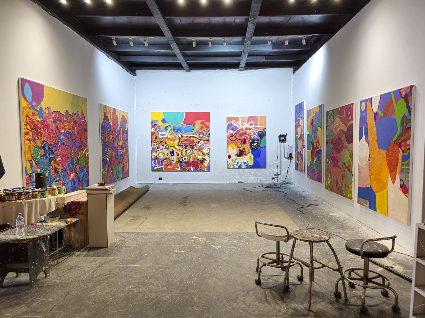 Arte na Pinacoteca apresenta Naji Ayoub em exposição que transforma a pintura em experiência sensorial