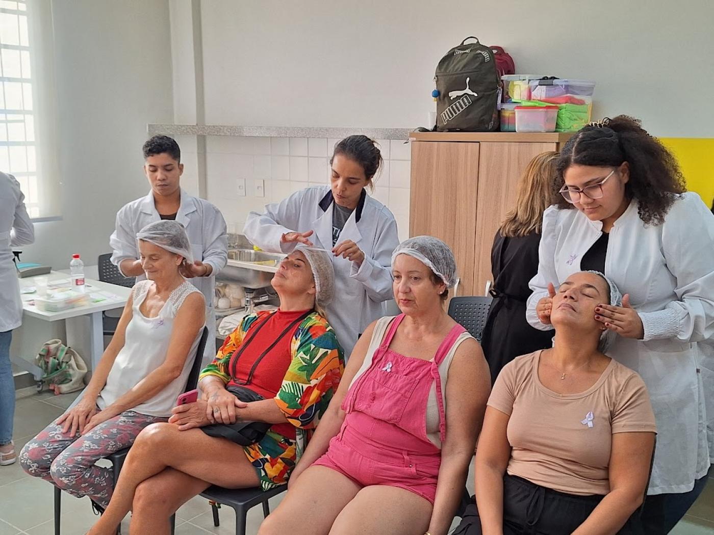 Casa da Mulher de Santos promove tarde de beleza e autocuidado gratuita para mães