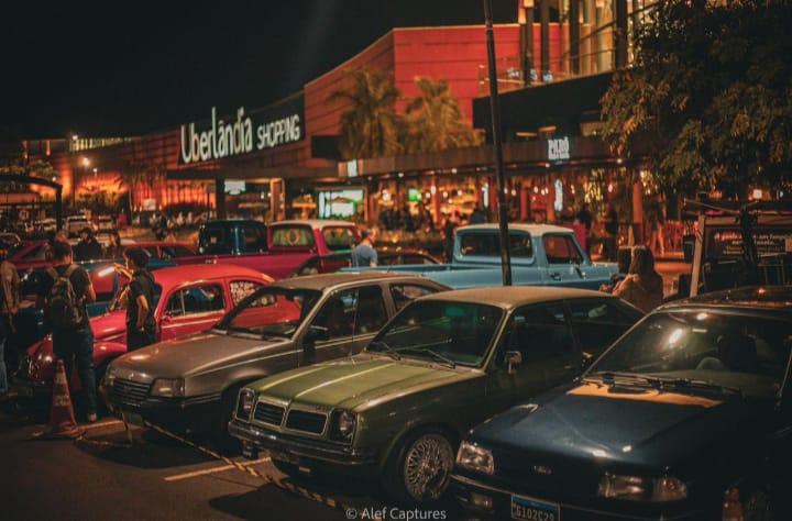 Encontro gratuito de carros antigos movimenta última quinta-feira do mês no Uberlândia Shopping