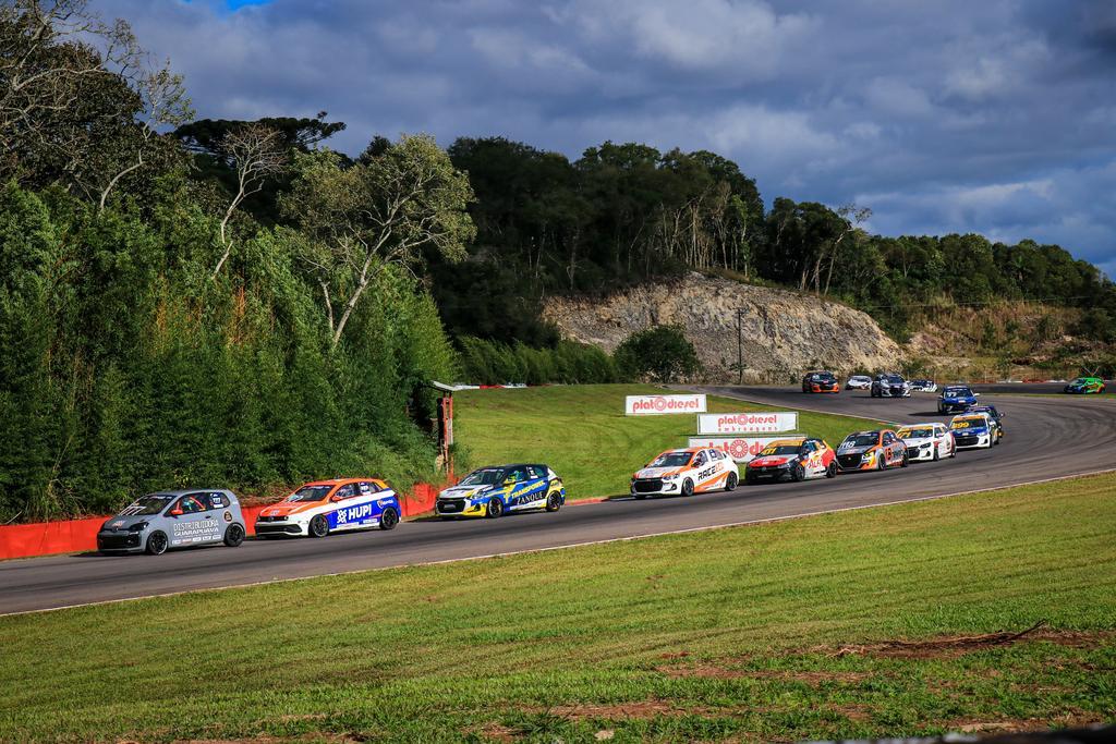 Henrique Basso, Marcos Paioli e Felipe Machiavelli lideram o campeonato do MBR após etapa de Guaporé