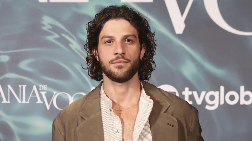 João Vicente diz que ator da Globo 'imita' Chay Suede e causa euforia na web