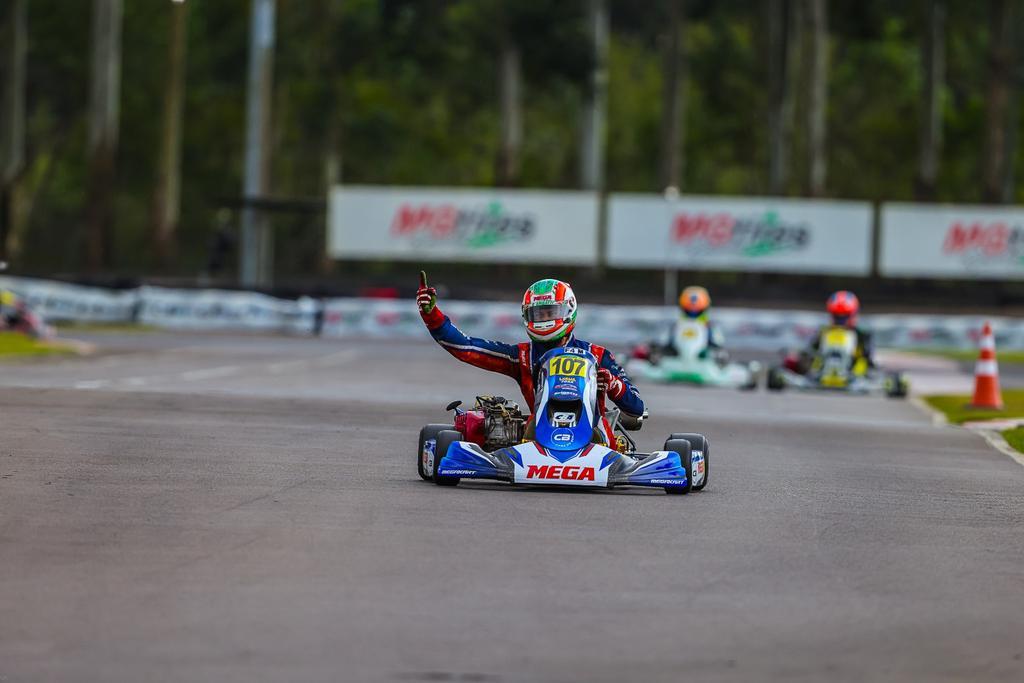 Mega Kart repete 2025 e conquista o bicampeonato da F4 Master no Sul-Americano de Kart 4 Tempos