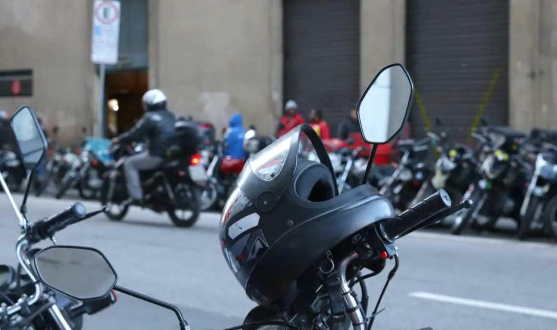 Polícia de São Paulo faz operação contra comércio ilegal de peças de moto no centro da capital
