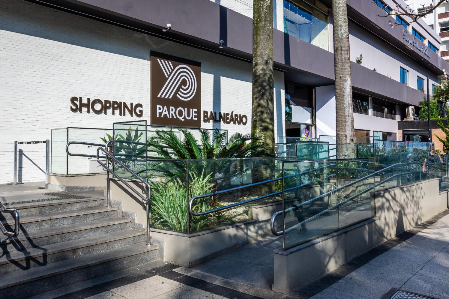 Shopping Parque Balneário entra no clima da Copa com espaço reservado para troca de figurinhas