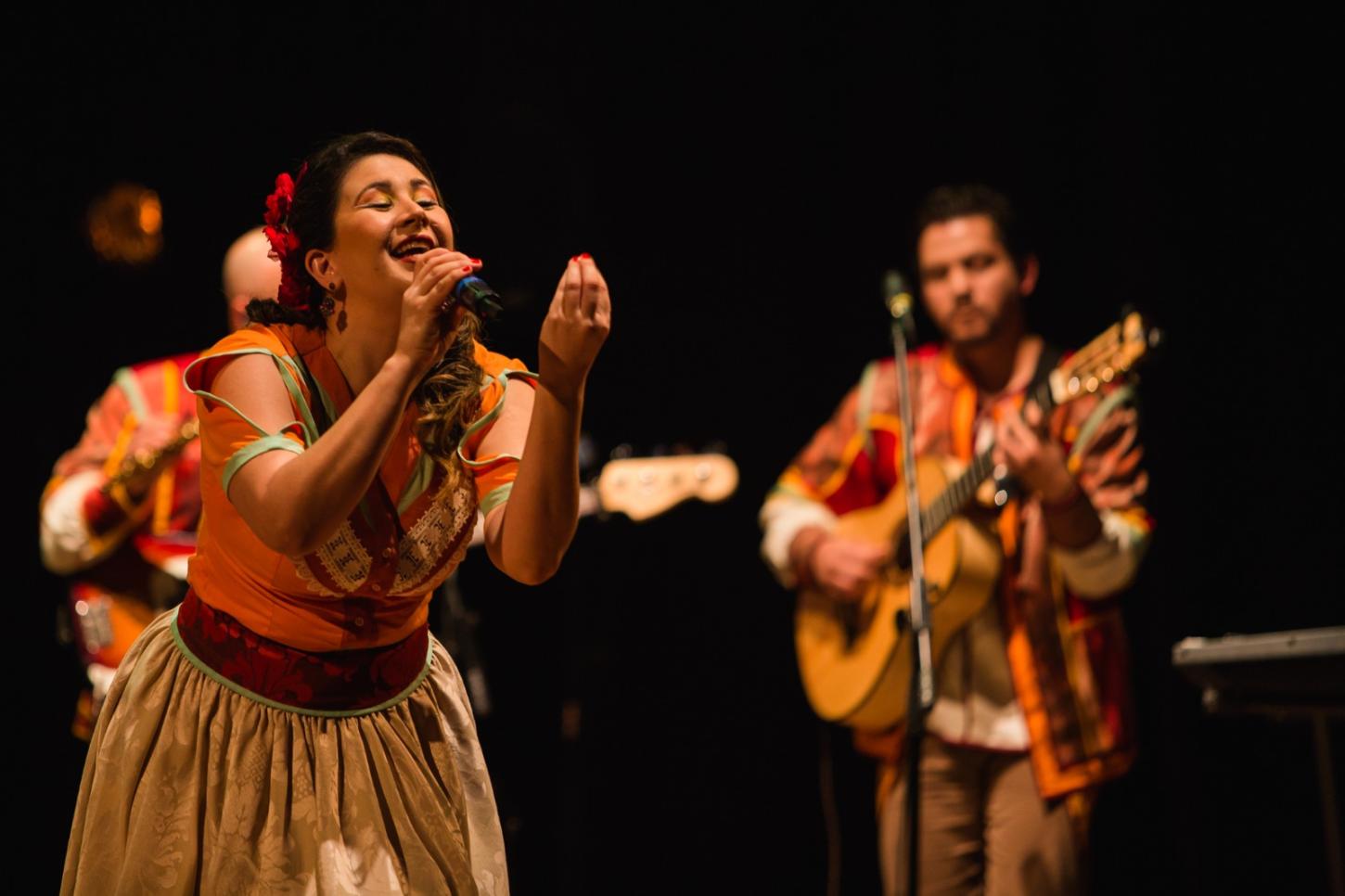 Show ‘Abraço no Planeta’ leva arte e reflexão socioambiental às escolas públicas de Araguari