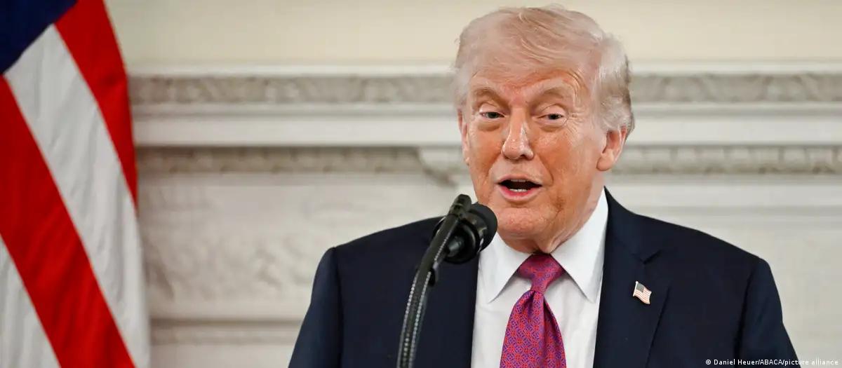 Trump anuncia tarifa de 25% sobre carros e caminhões da UE