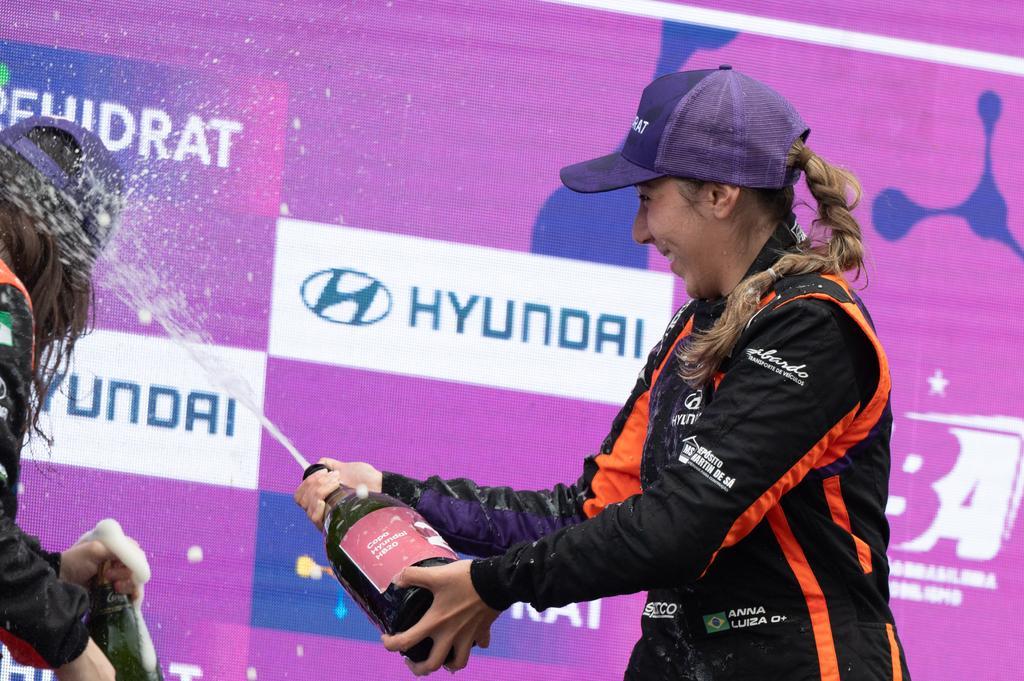 Anna Luiza supera abandono e vai ao pódio em Interlagos