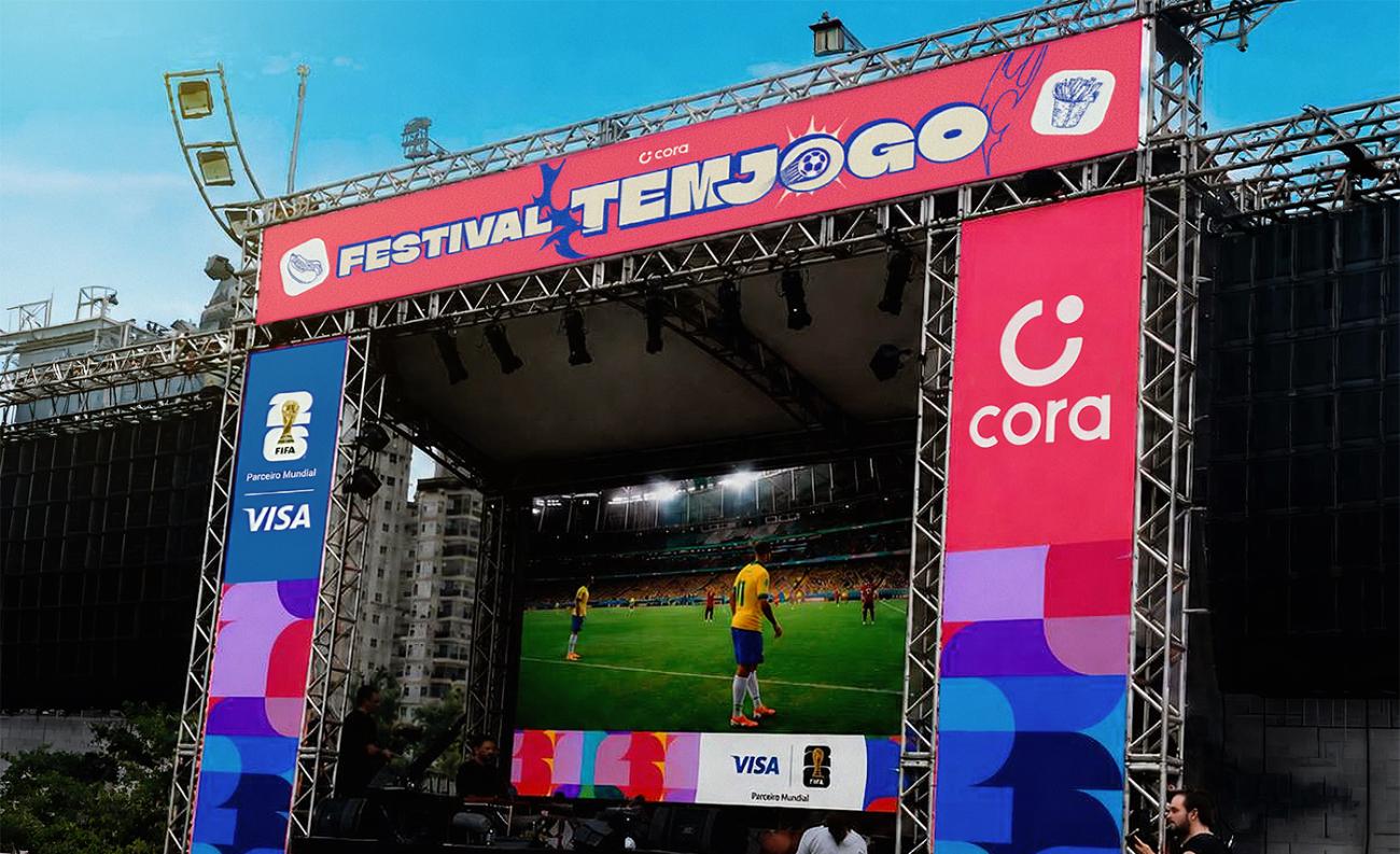 Cora e Visa promovem festival aberto ao público para assistir aos jogos do Brasil no Largo da Batata