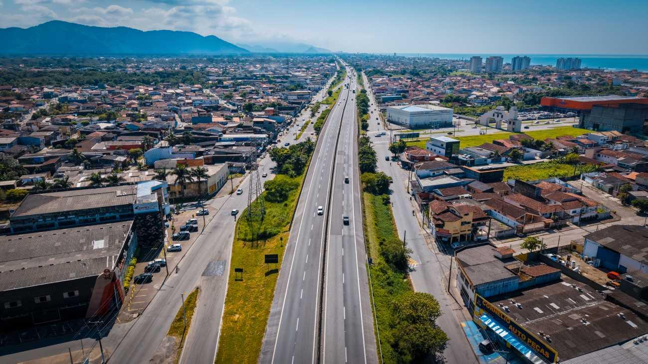 Rodovia de SP que liga a Baixada Santista ao Vale do Ribeira recebe mais de R$ 260 milhões em modernização