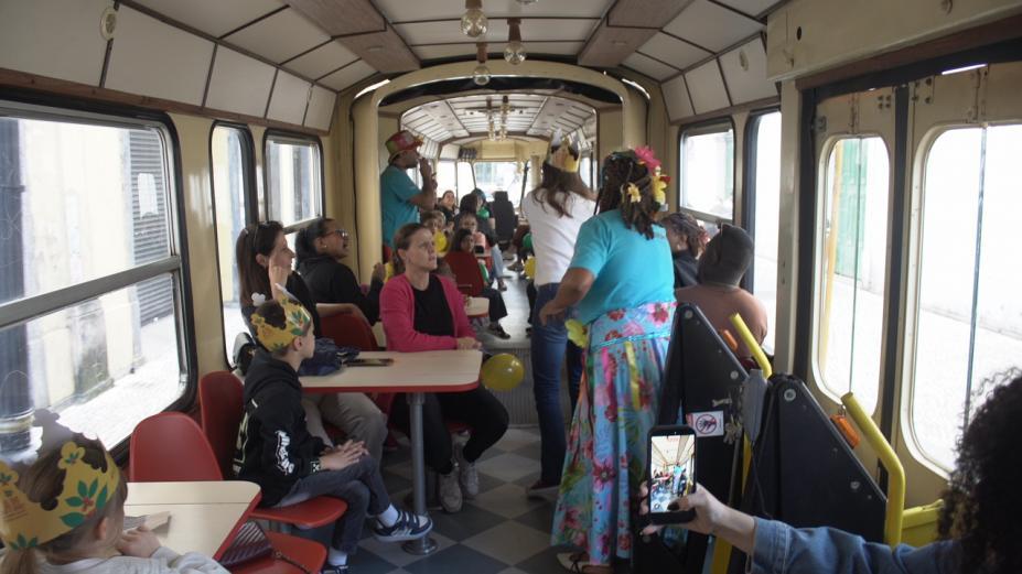 Bonde de Férias oferece diversão e passeio histórico para crianças em Santos