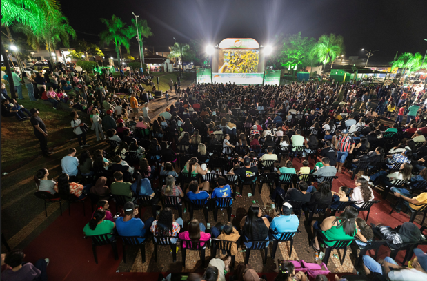 Cine Família na Praça chega à 10ª edição levando cinema gratuito a cinco cidades mineiras
