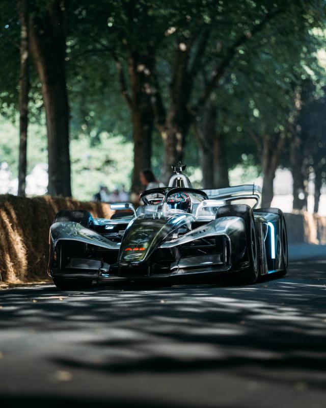 Fórmula E estreou o futuro dos carros e corridas elétricas em Goodwood