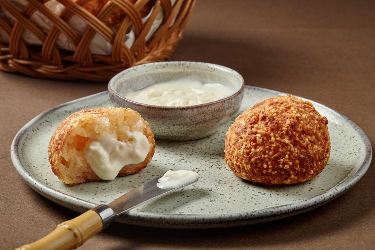 Padaria Brasileira lança pão de queijo de tapioca e aposta em combos exclusivos para as festas juninas e maior campeonato de futebol do mundo