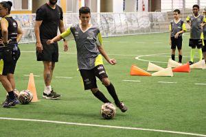 Associação Desportiva para Deficientes realiza treinos de atletismo e jogo de futebol no Clube Esperia