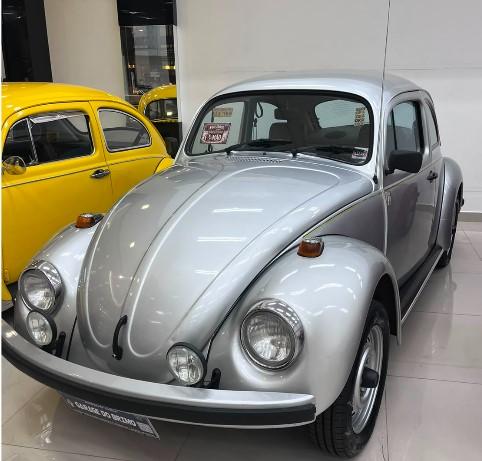 Carros antigos ganham espaço especial no Uberlândia Shopping e apresentam ao público o trabalho de um especialista em veículos clássicos