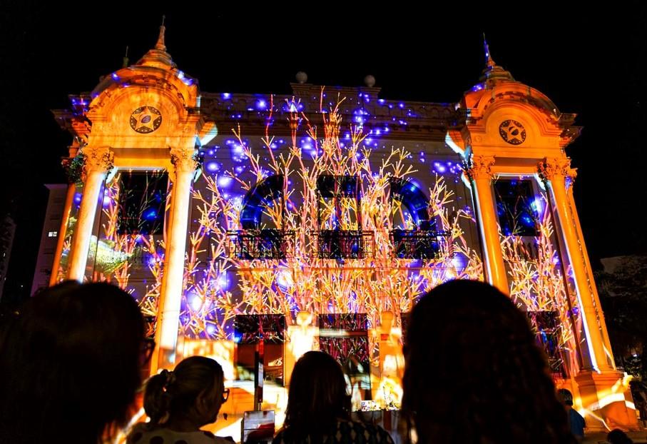Cerrado Mapping Festival transforma Praça Clarimundo Carneiro em grande tela digital a céu aberto