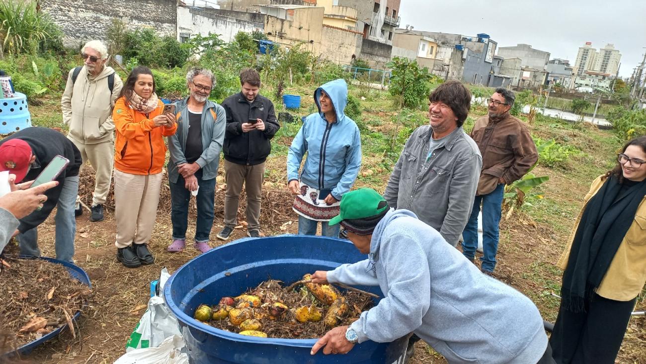 Em São Bernardo, iniciativa busca fortalecer agricultura urbana, capacitar trabalhadores e incentivar produção de adubo orgânico
