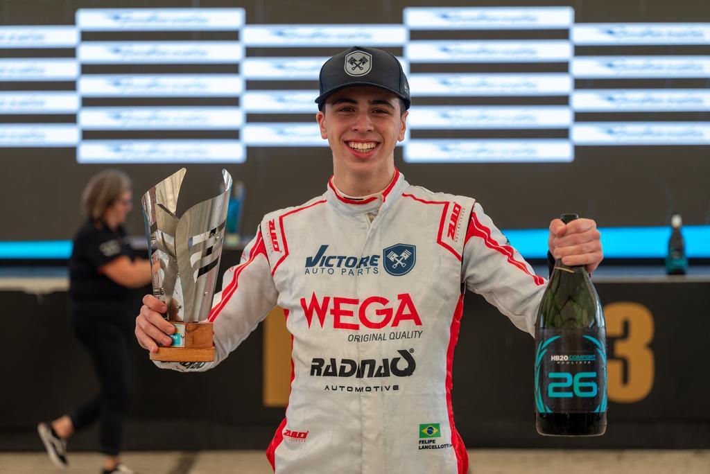 Felipe Lancellotti tem ano positivo em sua estreia no automobilismo e comemora primeiras vitórias e liderança na Copa H20 Comfort  