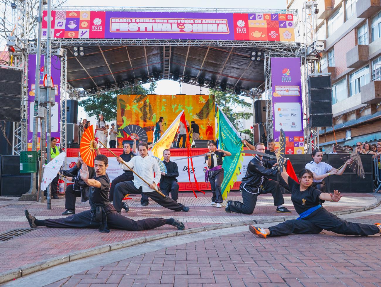 Festival da China reúne público na Liberdade e celebra aproximação entre Brasil e China  