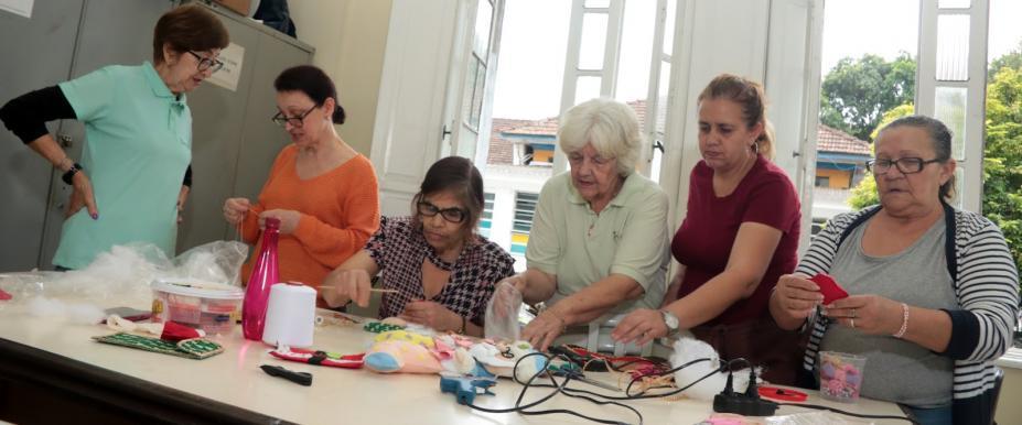 Fundo Social de Solidariedade de Santos (FSS) oferece 87 vagas para cursos gratuitos de culinária, artesanato e maquiagem