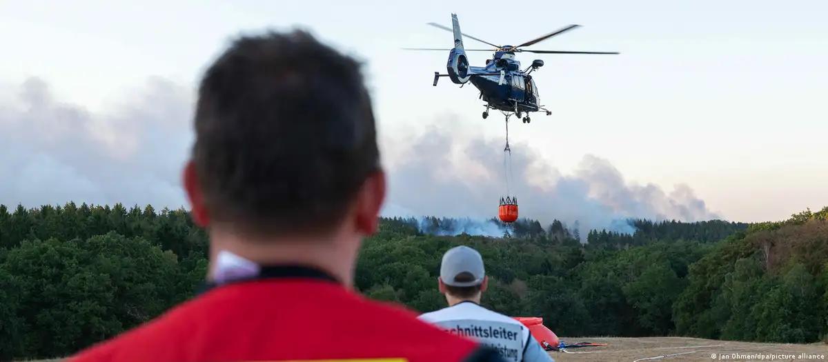 Incêndio florestal provoca evacuação de centenas de alemães 