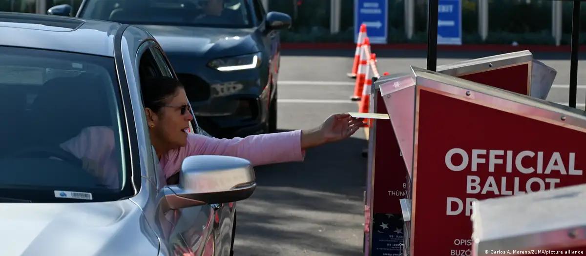 Juíza volta a travar ordem de Trump que limita voto postal 