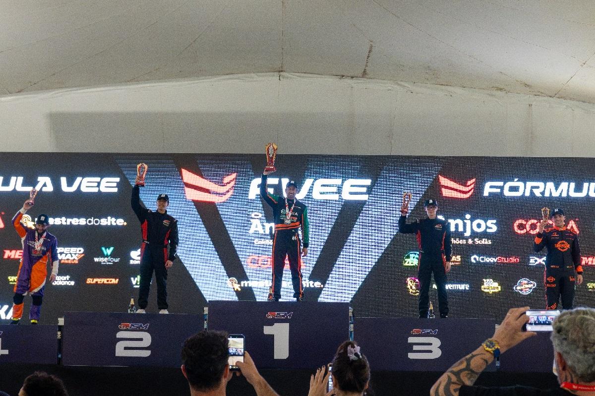 Levi Simões conquista pole e vence duas corridas na 5ª etapa do Paulista de Fórmula Vee em Interlagos