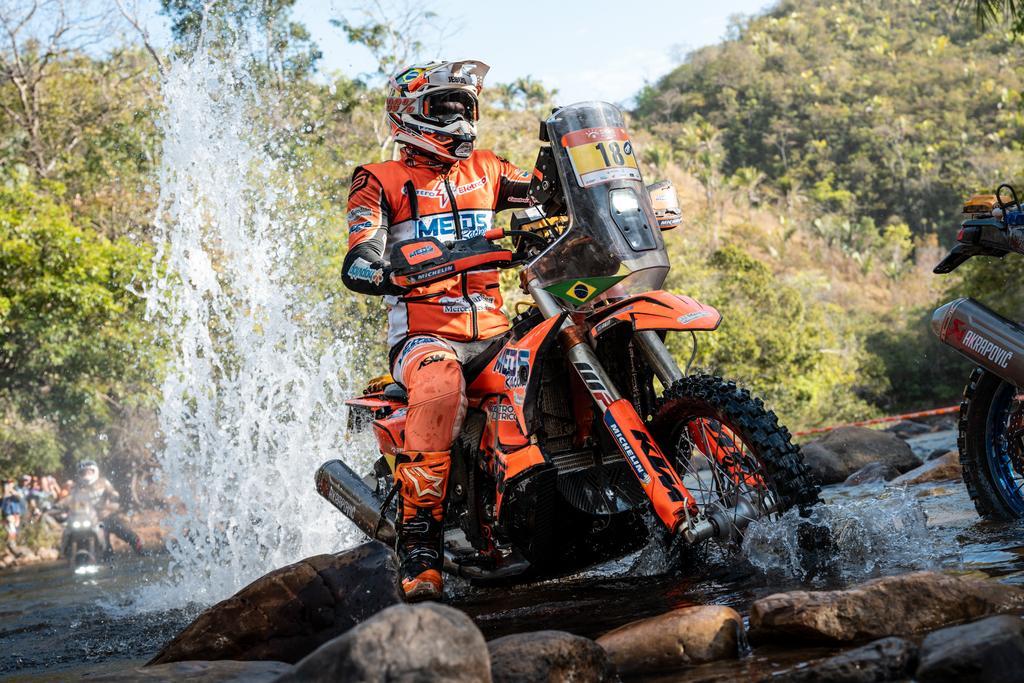 Marcelo Medeiros evolui nas duas primeiras etapas e celebra estreia consistente nas motos