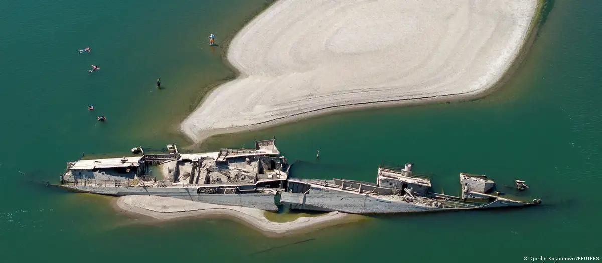 Navio naufragado na 2º Guerra aparece em seca do rio Danúbio Elizabeth Schumacher