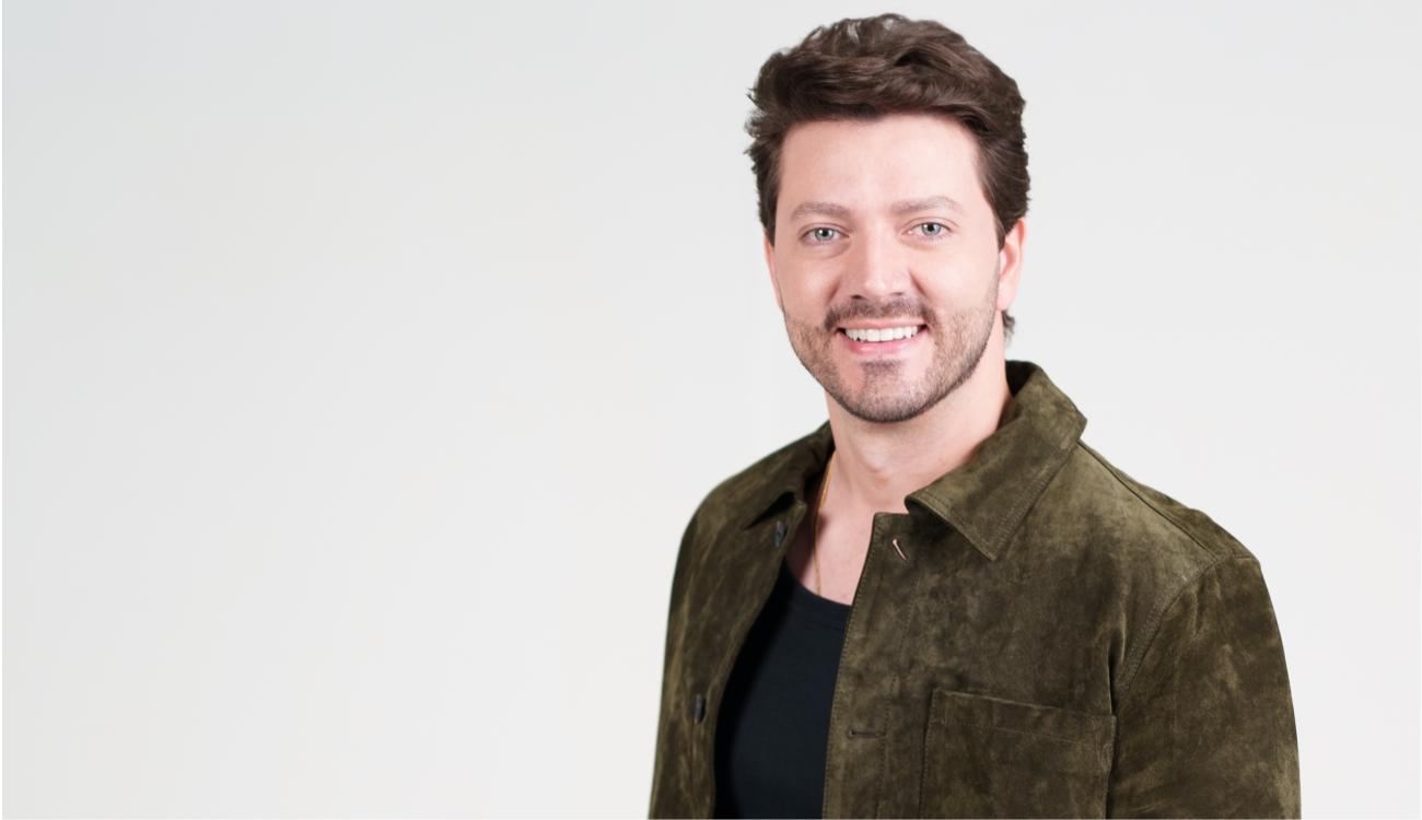 Novo sucesso de Evandro Jr. ganha força em roteiro de divulgação pelas principais emissoras do Triângulo Mineiro