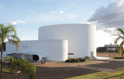 Prefeitura sanciona lei que denomina espaço público e cultural como Teatro Municipal de Uberlândia Odelmo Leão