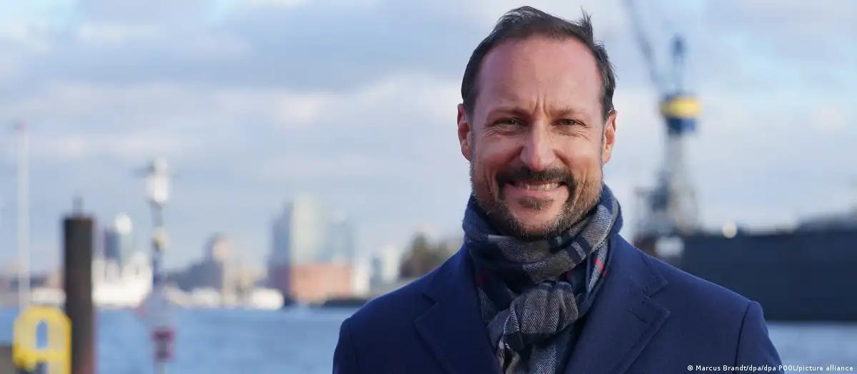 Quem é Haakon 8º, o novo rei da Noruega