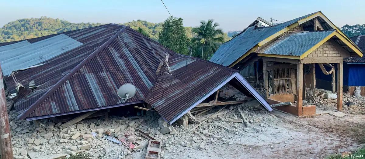Terremoto de magnitude 7,7 mata ao menos 38 na Indonésia 