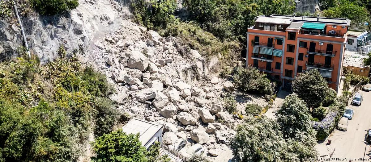 Terremoto perto de Nápoles deixa dezenas de feridos 