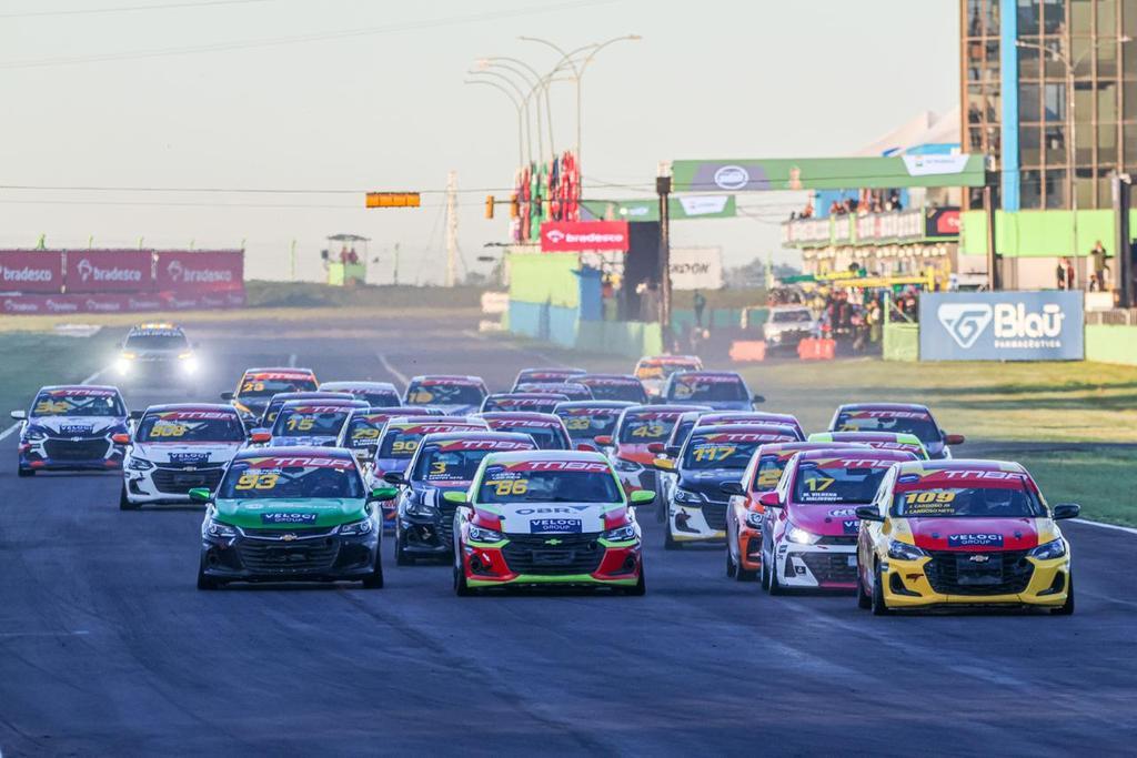 TN: G Racing abre reta final em busca de pontos  