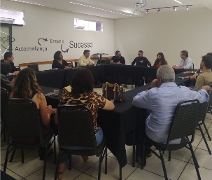 AELO-TAP recebe candidatos e promove debate sobre entraves do setor imobiliário e desenvolvimento urbano