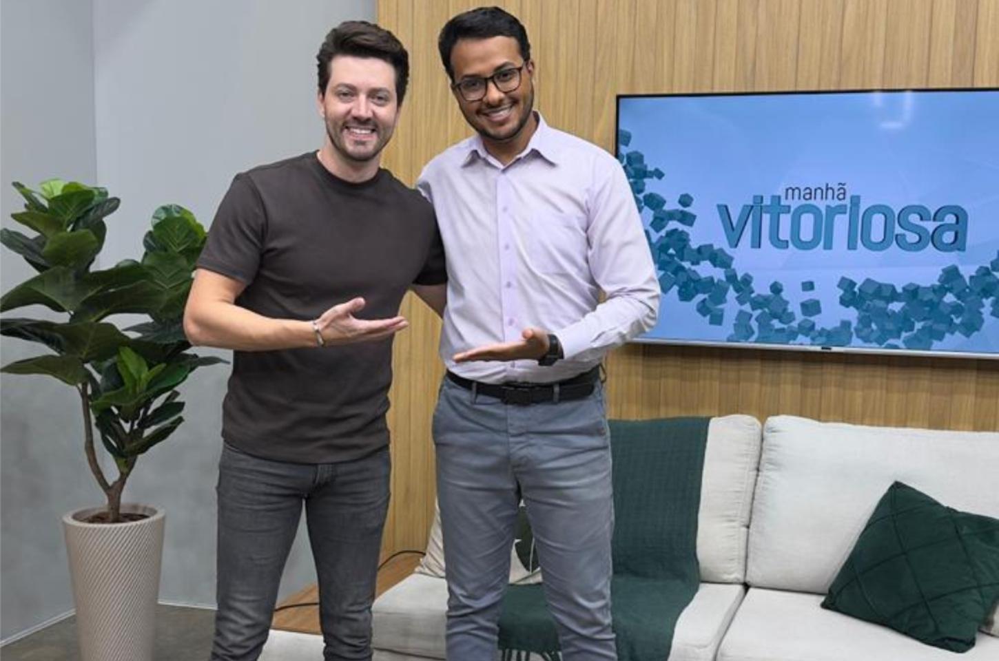 Cantor sertanejo Evandro Jr. é a atração do Programa Manhã Vitoriosa nesta sexta-feira (11)