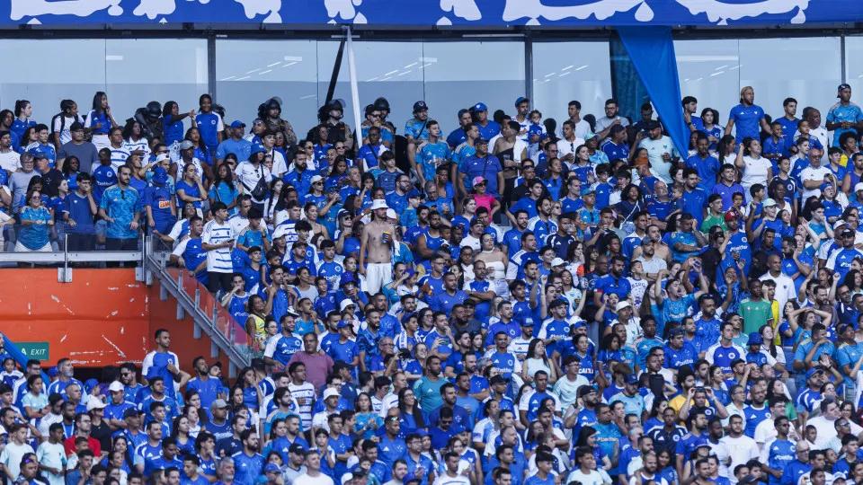 Cruzeiro embala após perder pênalti, ganha do Athletico e encosta no G4 Matheus Pereira, Lucas Romero e Kaio Jorge, de pênalti, fizeram os gols do Cruzeiro