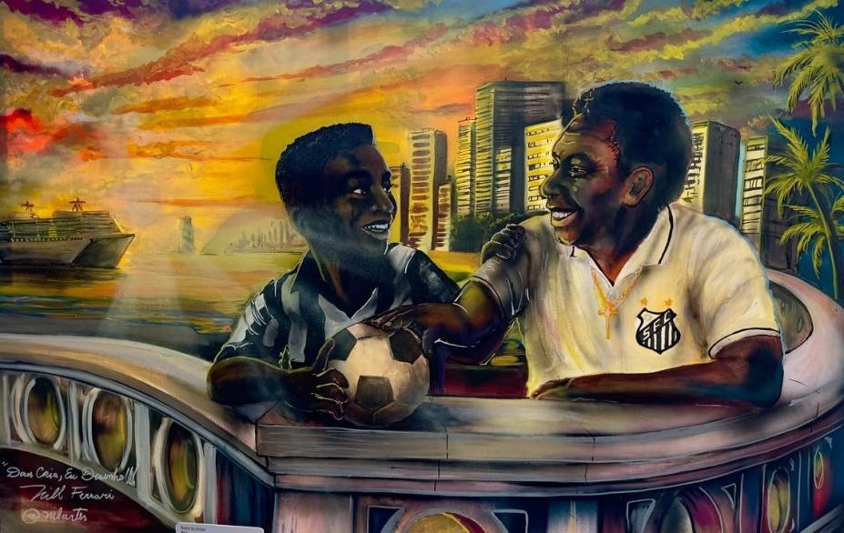 Exposição gratuita no Museu Pelé transforma em arte urbana a relação do Rei do Futebol com Santos